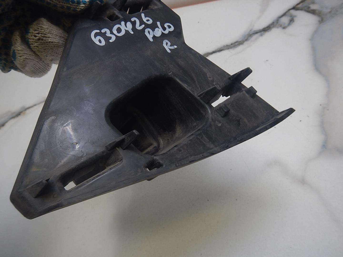 Кронштейн решетки радиатора