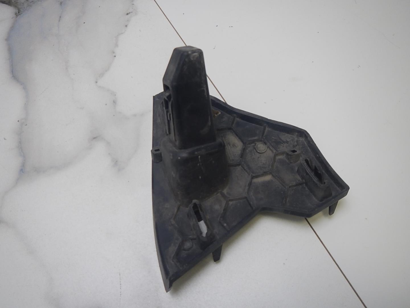 Кронштейн решетки радиатора