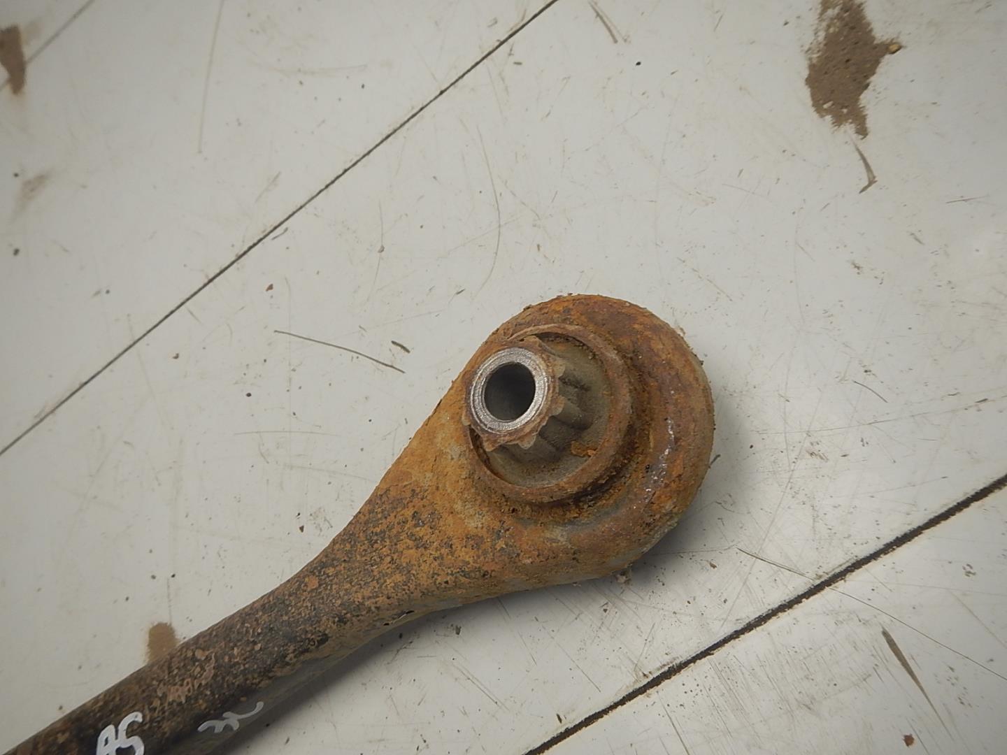 Тяга задняя поперечная