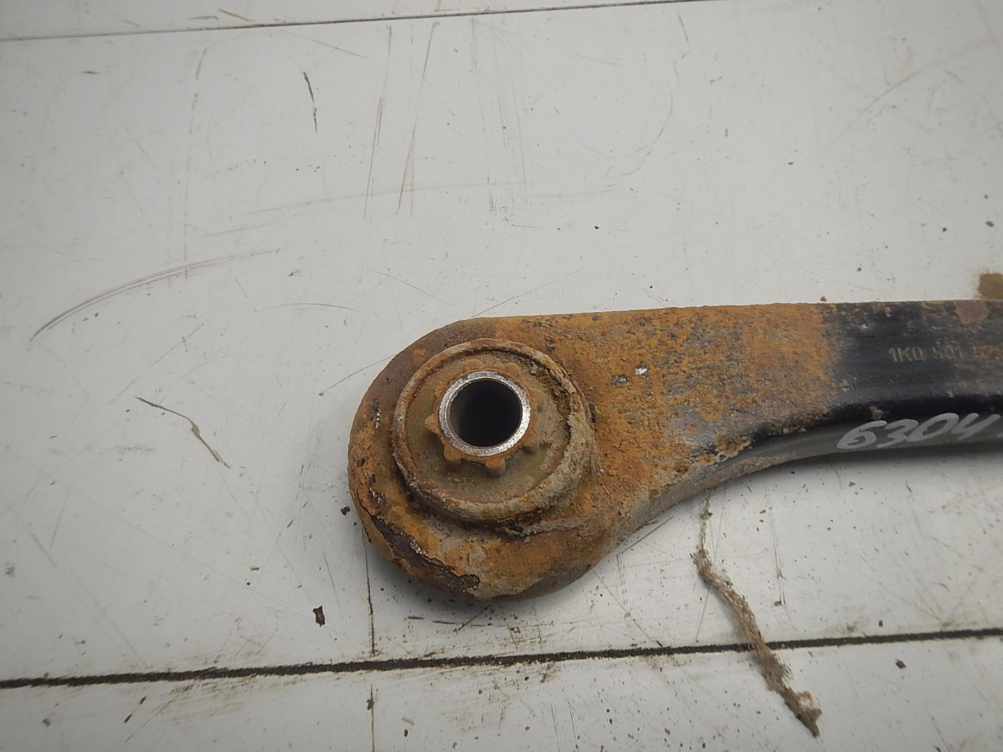 Тяга задняя поперечная