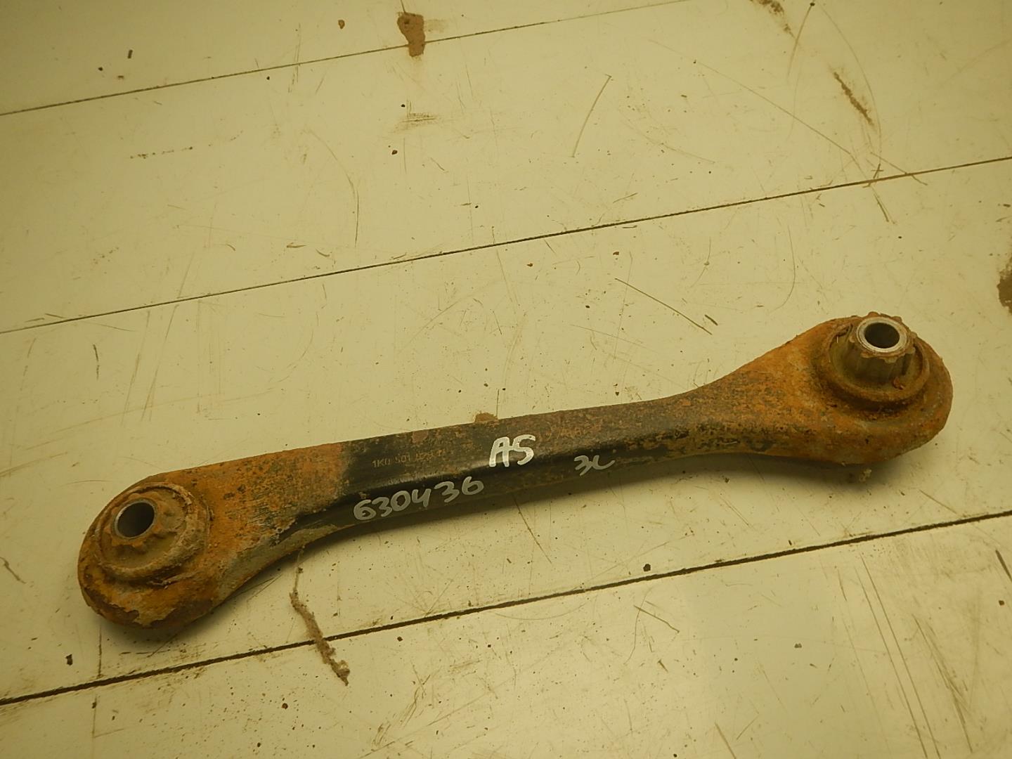 Тяга задняя поперечная