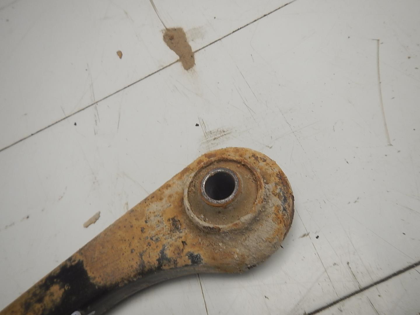 Тяга задняя поперечная