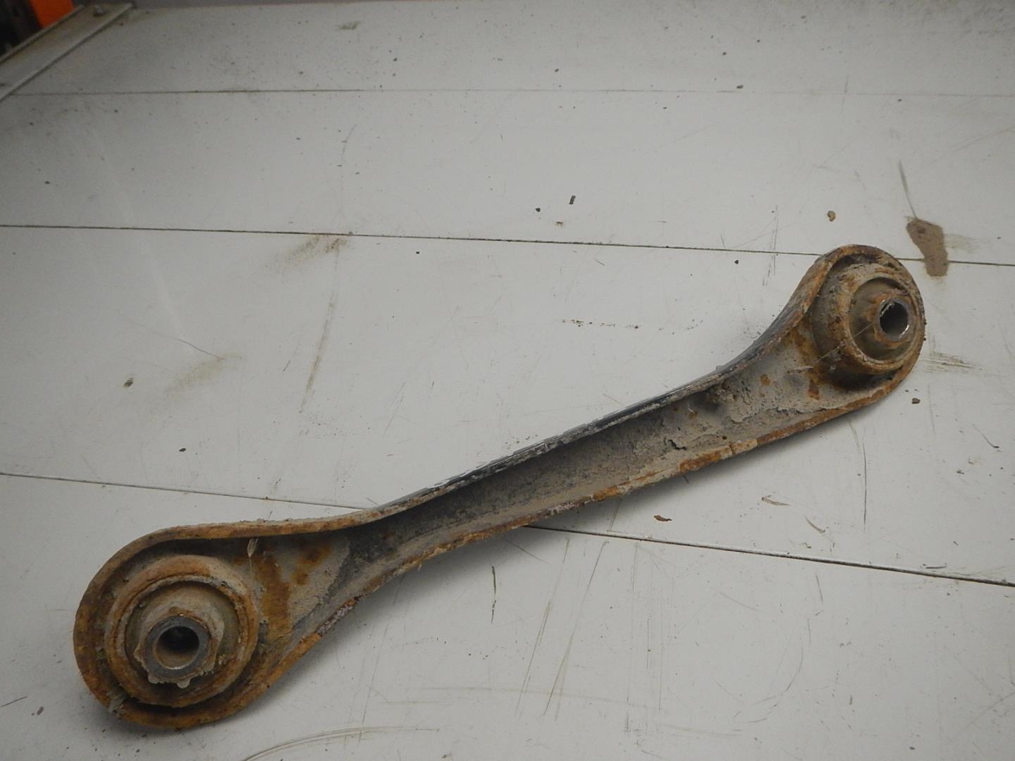 Тяга задняя поперечная