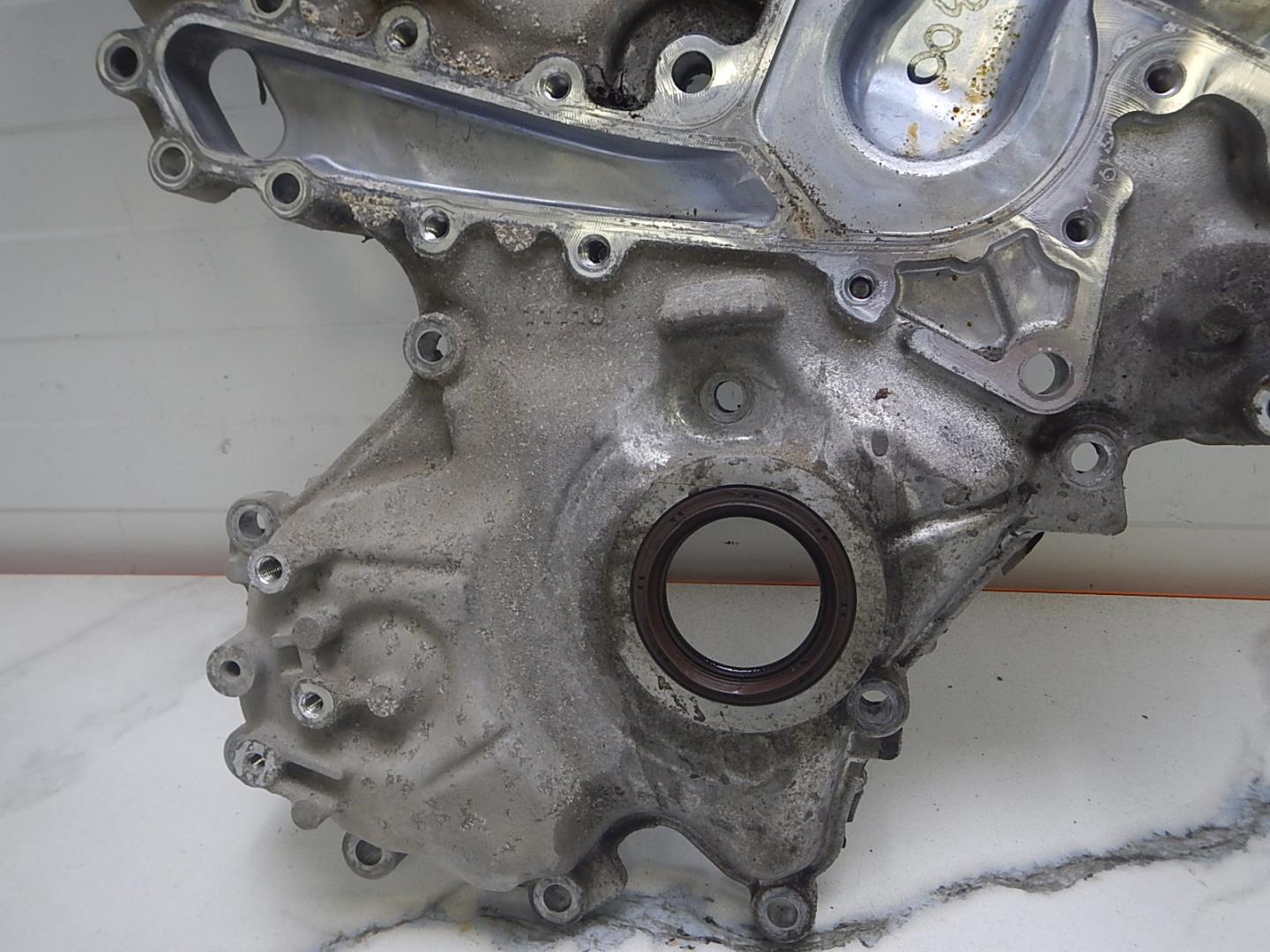 Крышка двигателя передняя