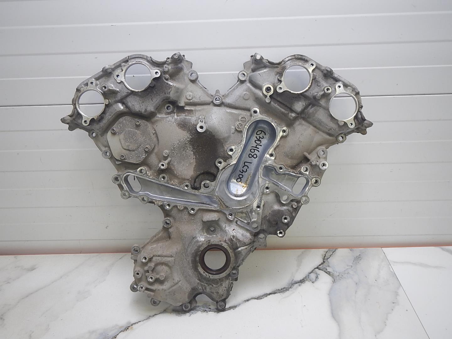 Крышка двигателя передняя