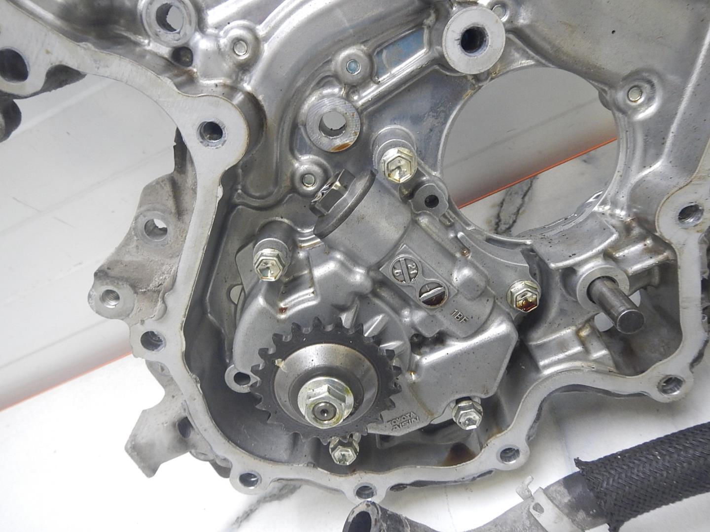 Крышка двигателя передняя