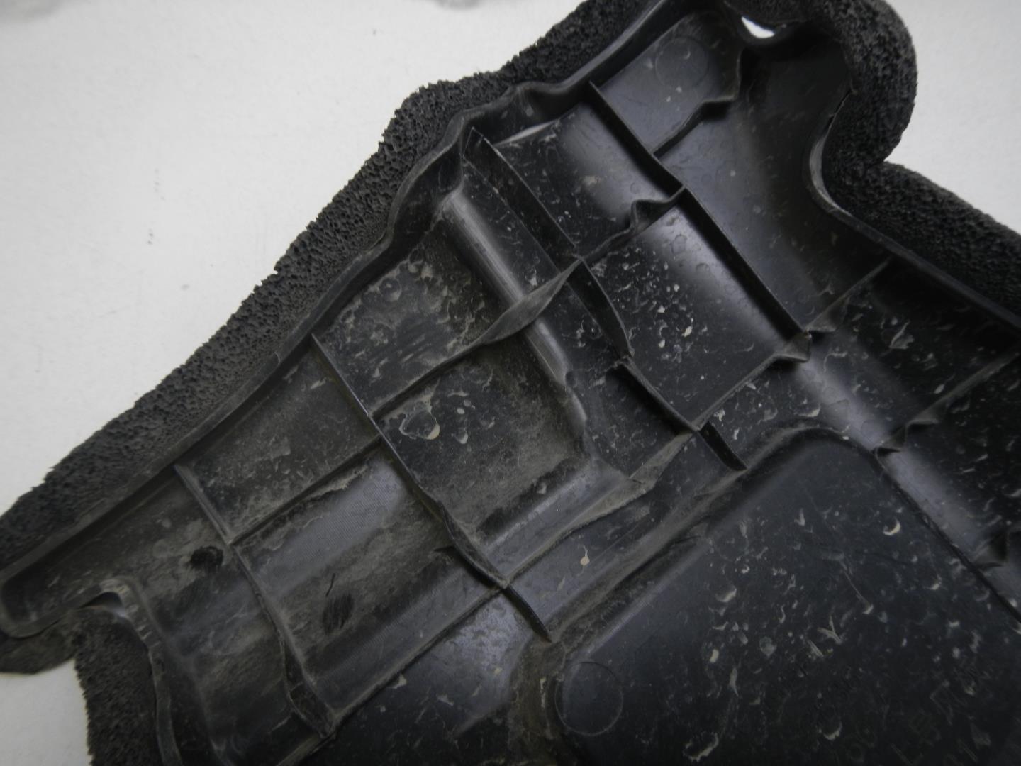 Воздуховод радиатора правый