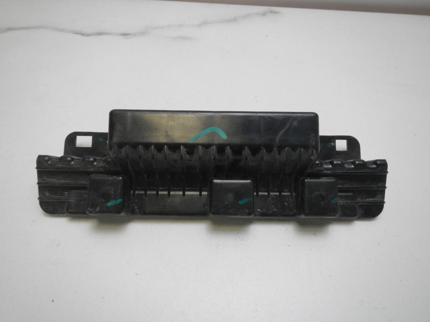 Кронштейн решетки радиатора