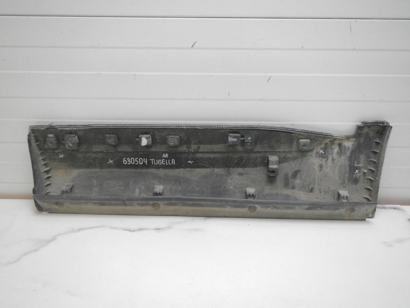 Молдинг задней правой двери