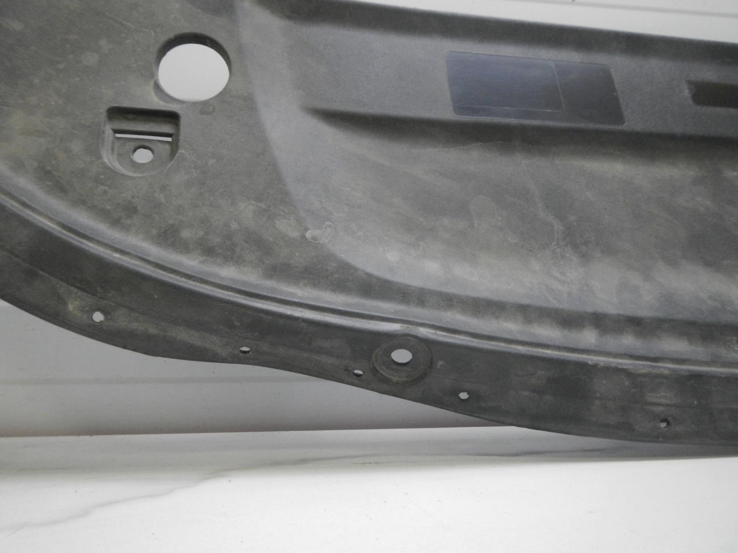 Кожух замка капота