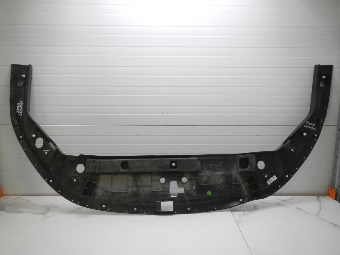 Кожух замка капота