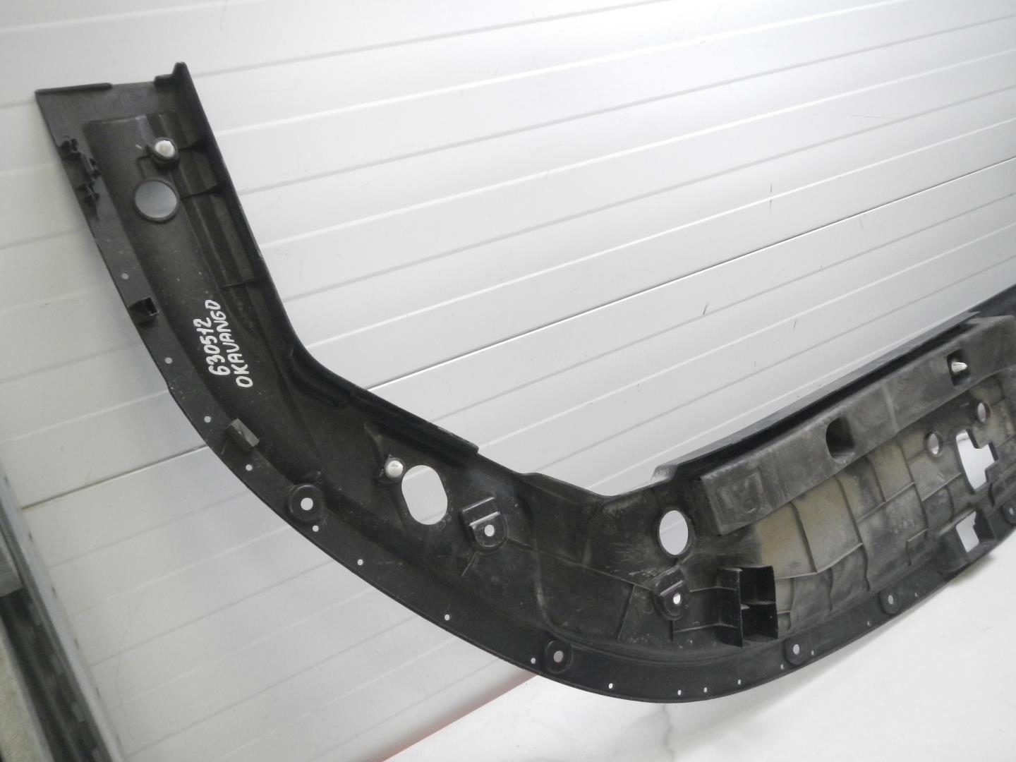 Кожух замка капота