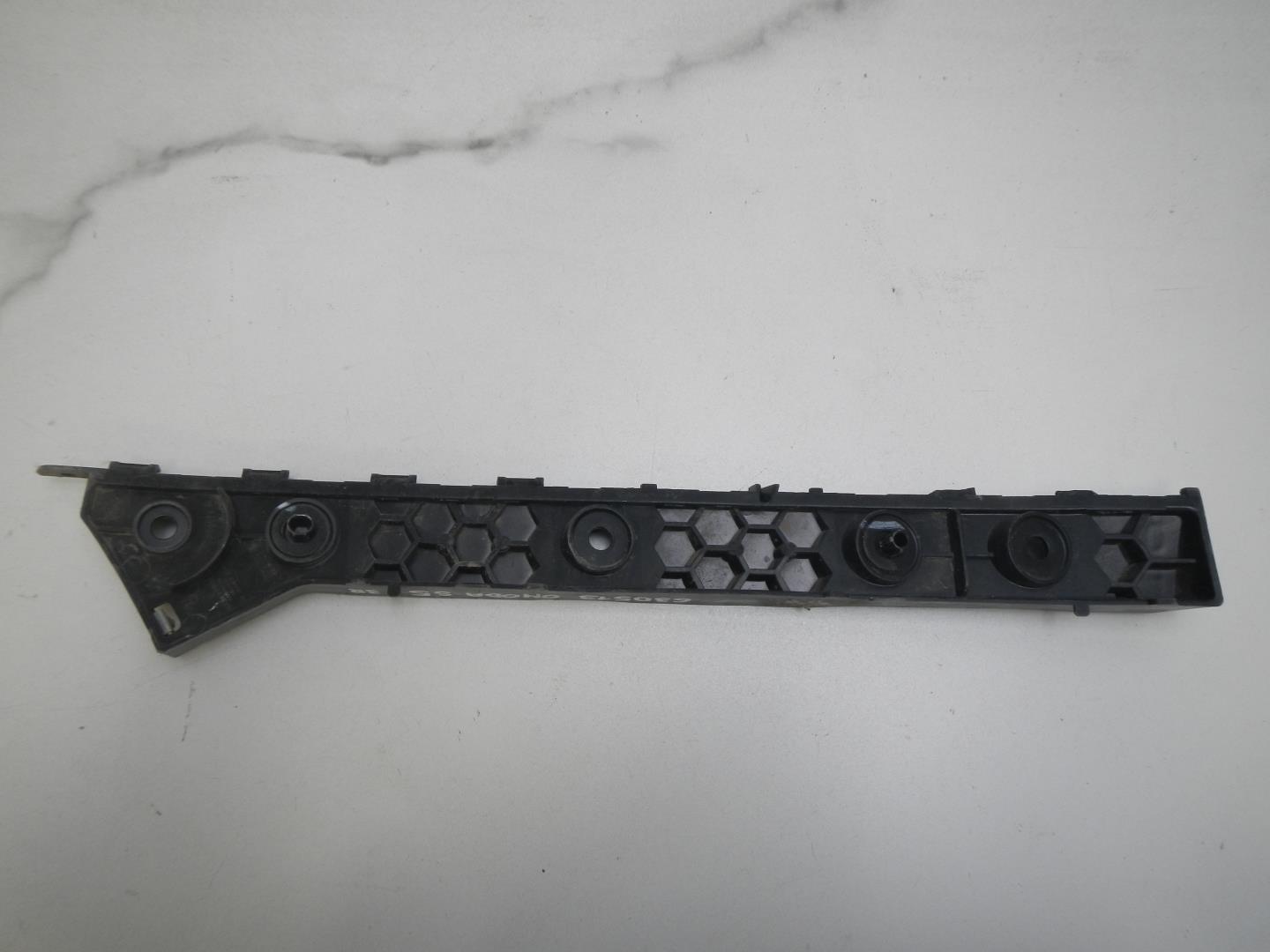 Кронштейн заднего бампера правый