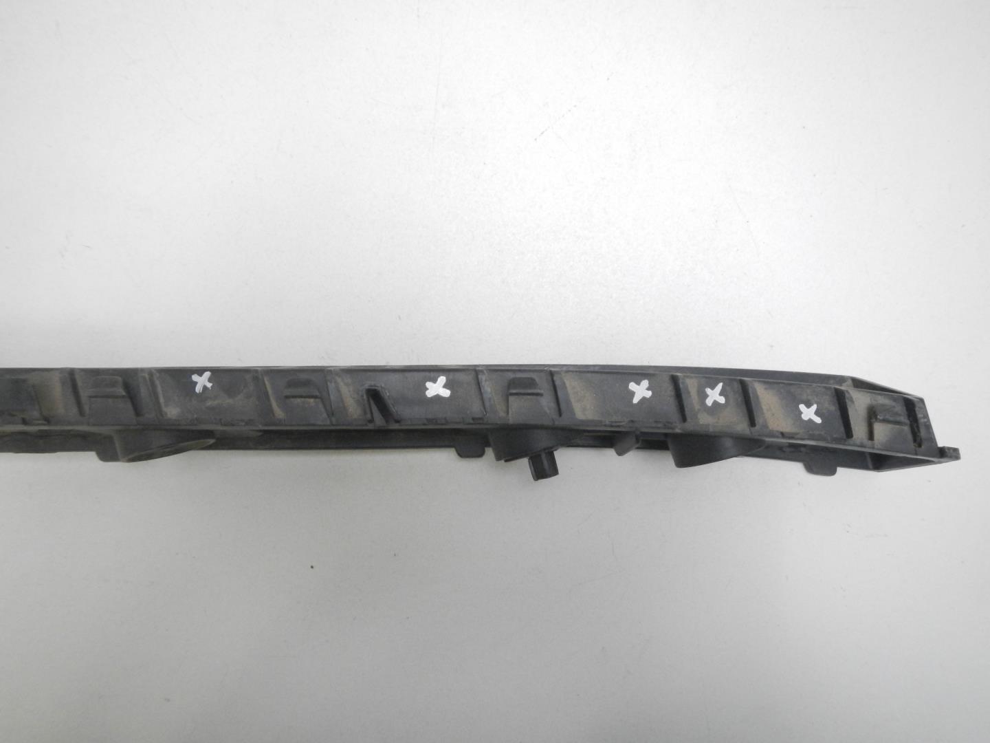 Кронштейн заднего бампера правый