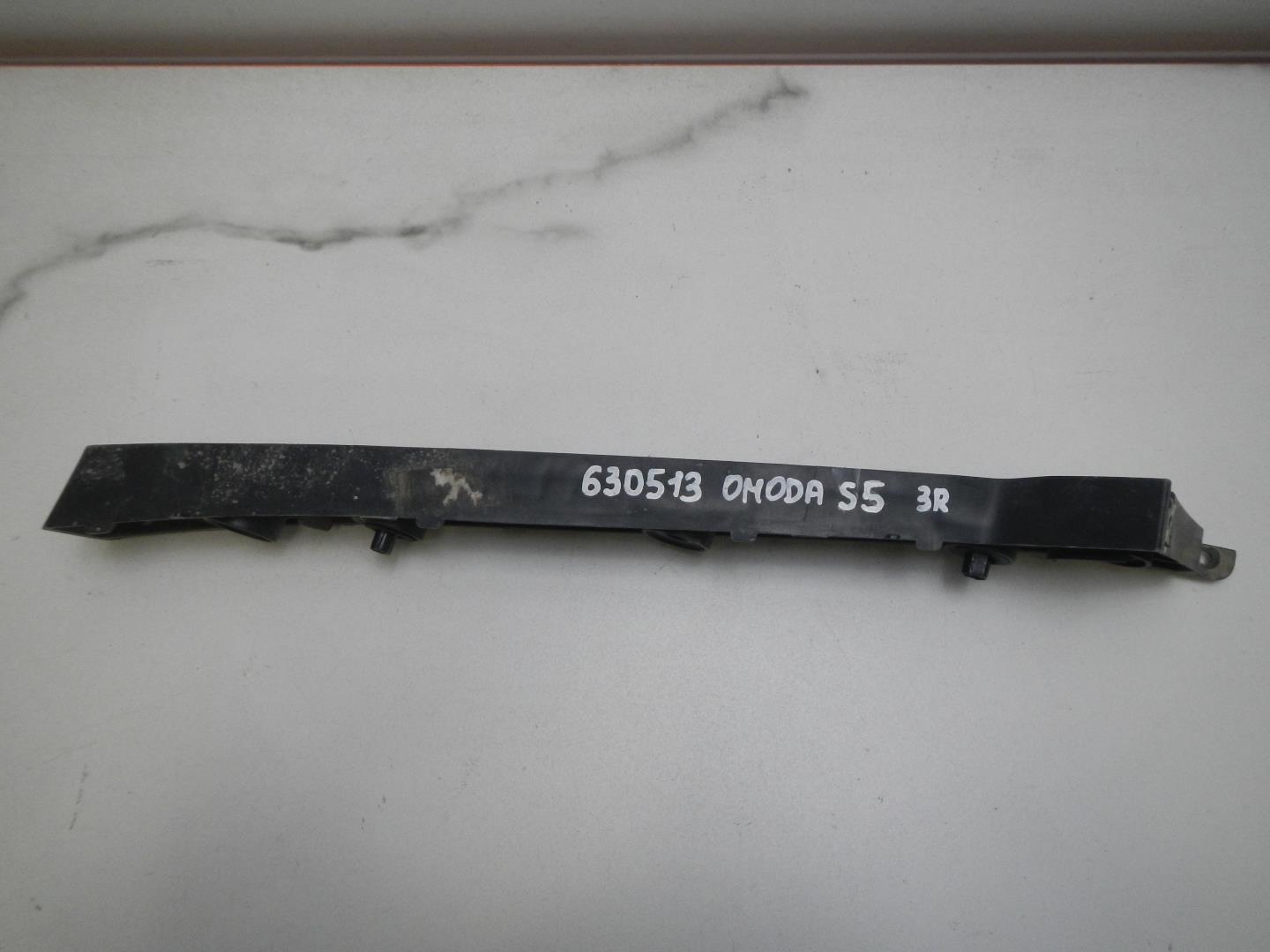 Кронштейн заднего бампера правый