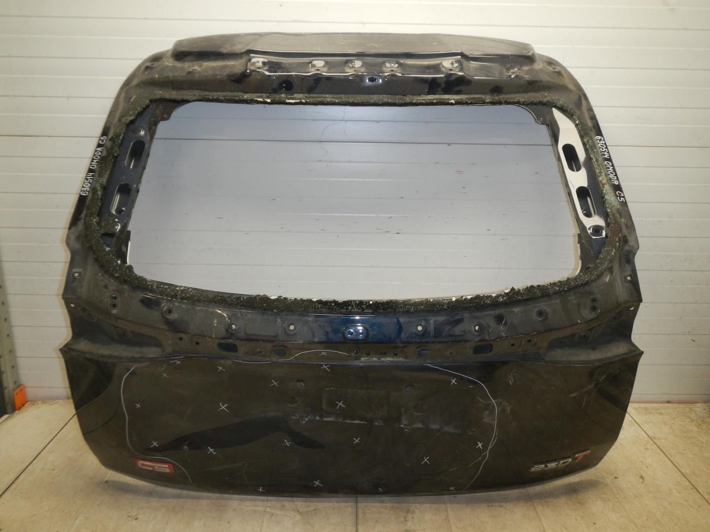 Дверь багажника