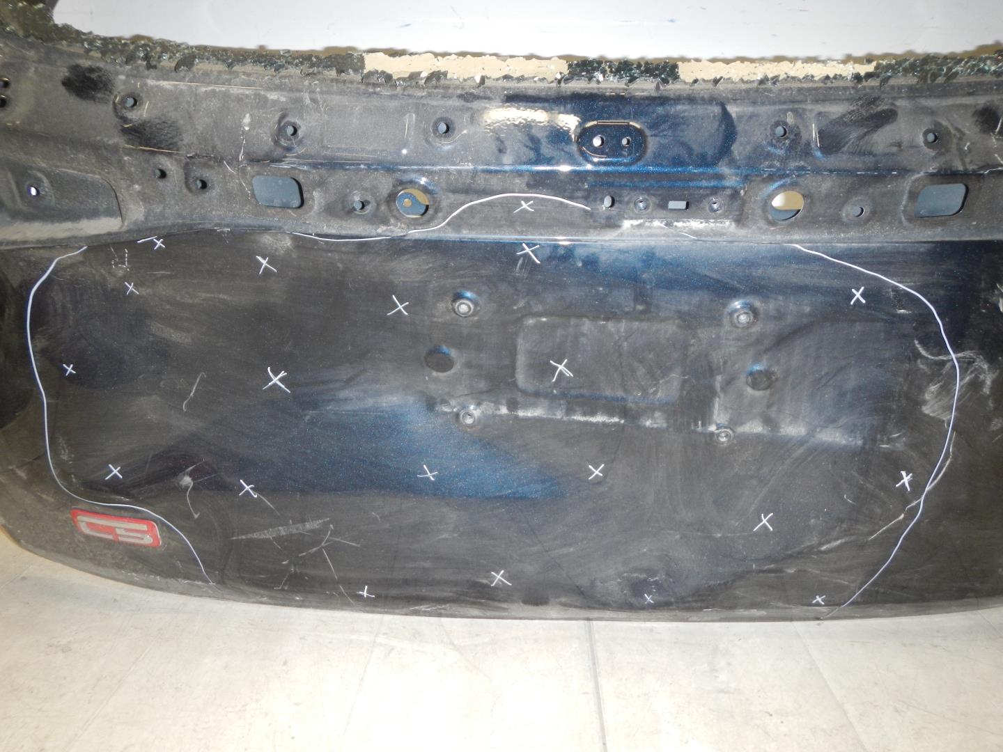 Дверь багажника