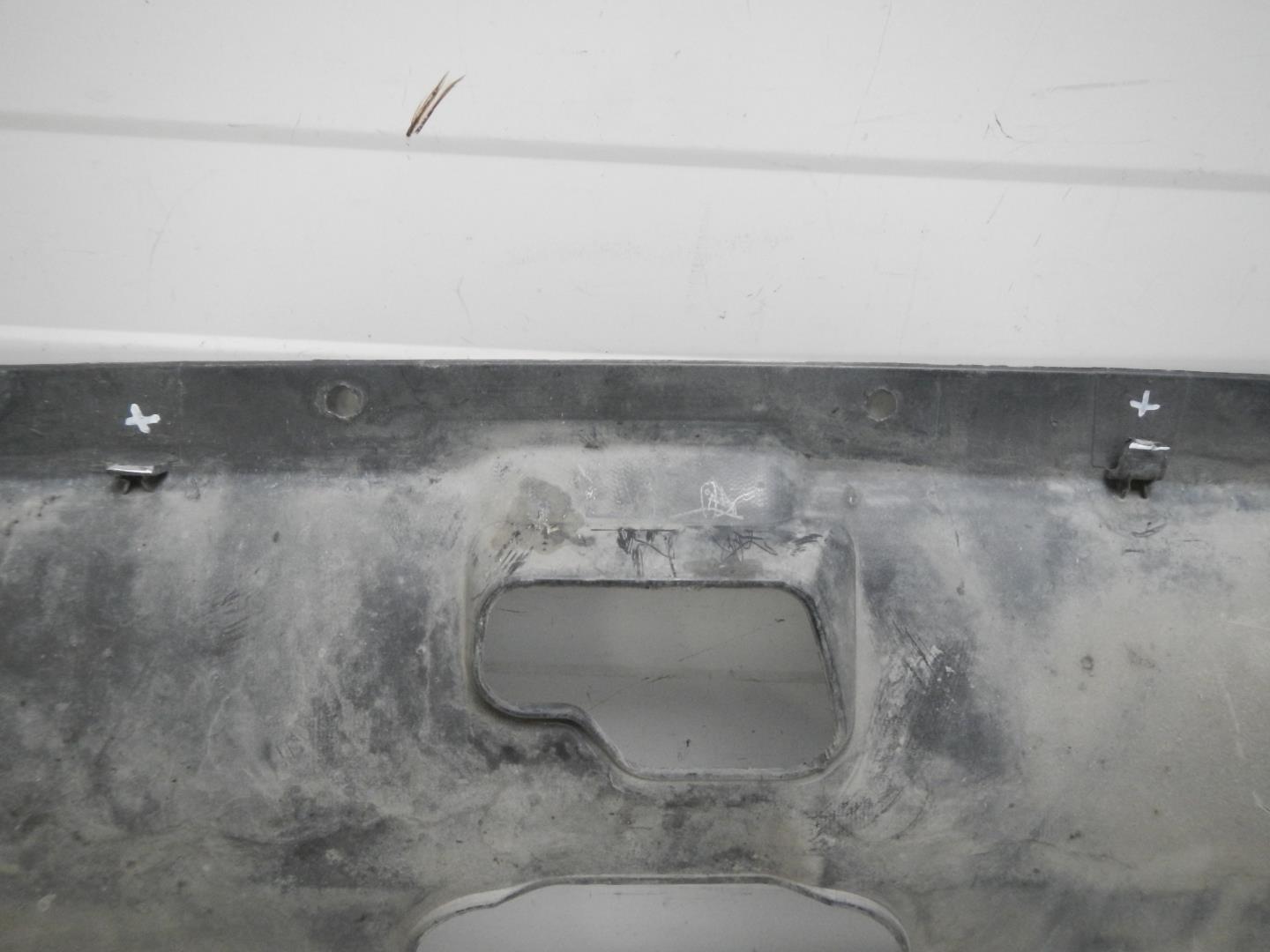 Кожух замка капота