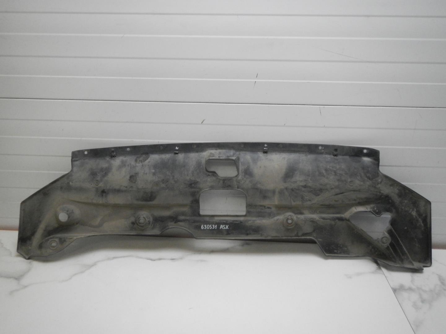 Кожух замка капота