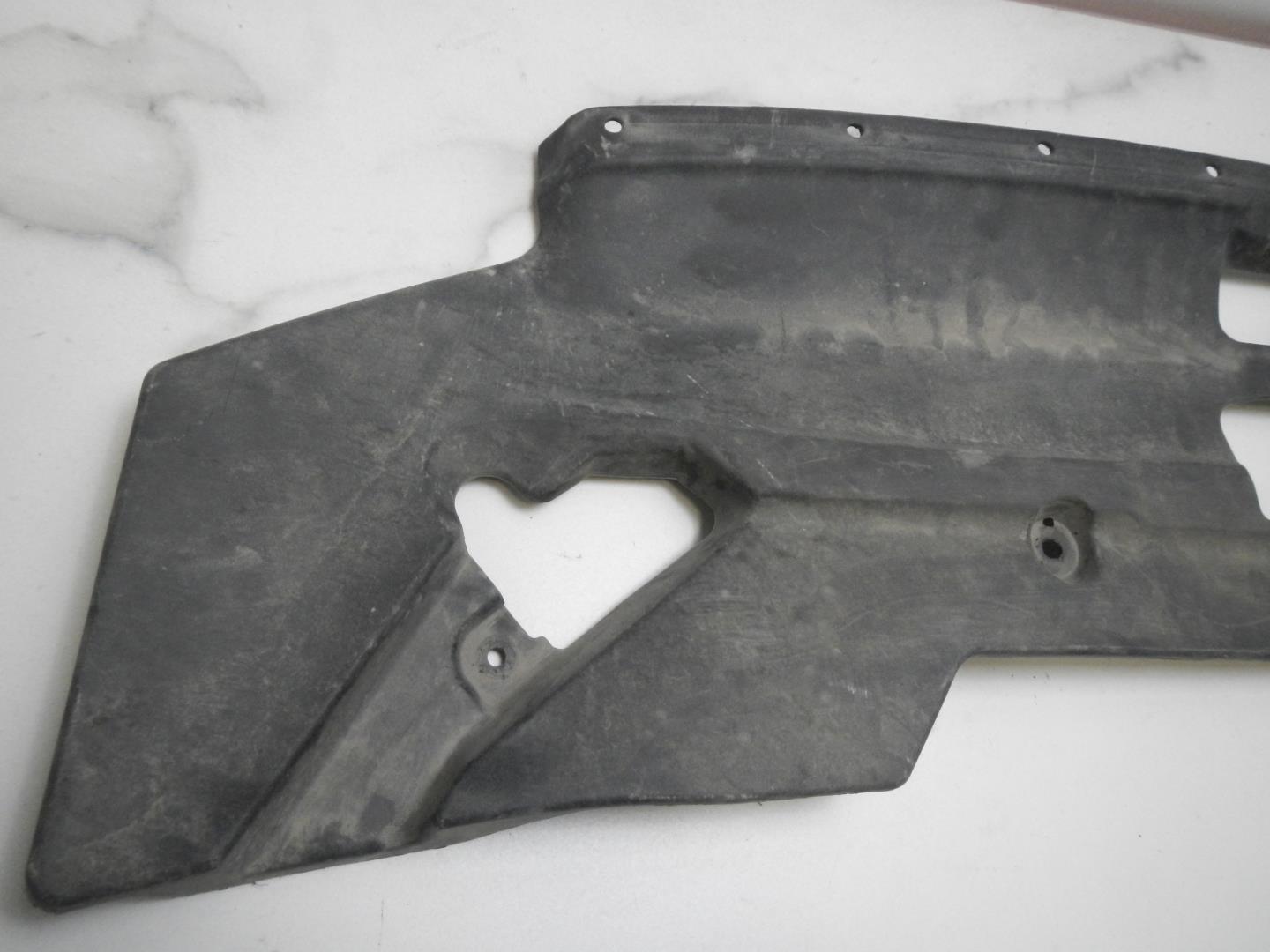 Кожух замка капота