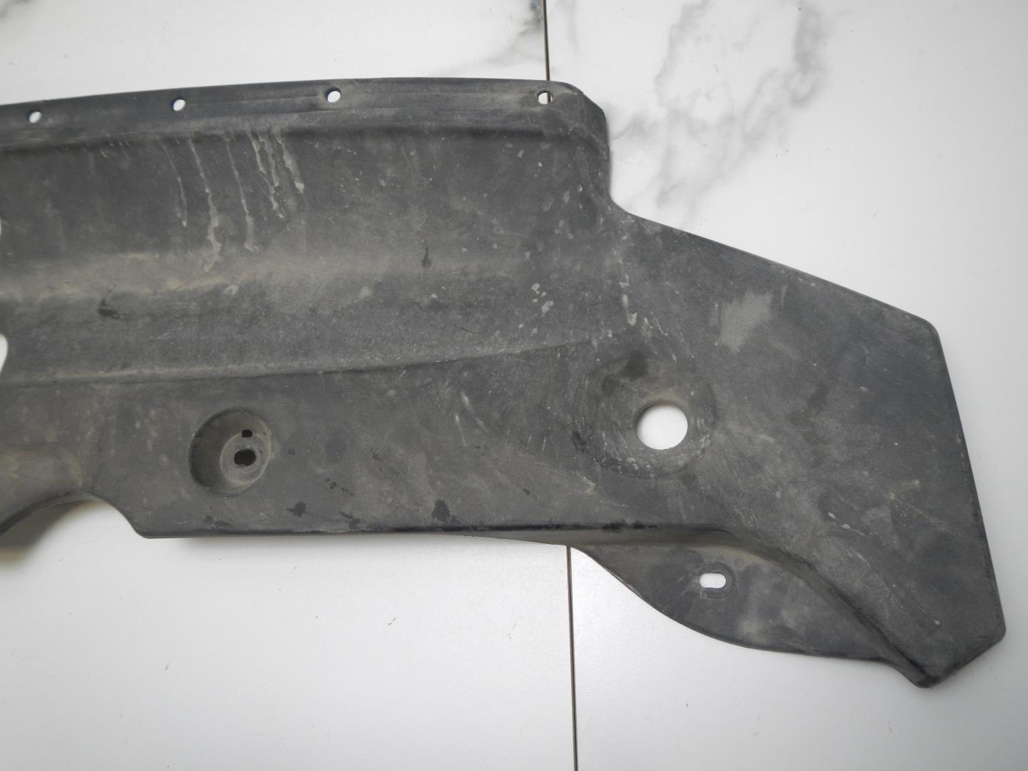 Кожух замка капота