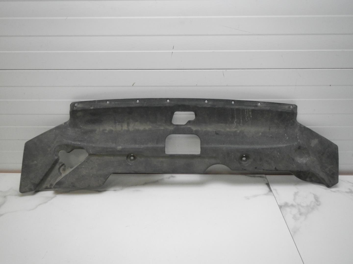 Кожух замка капота