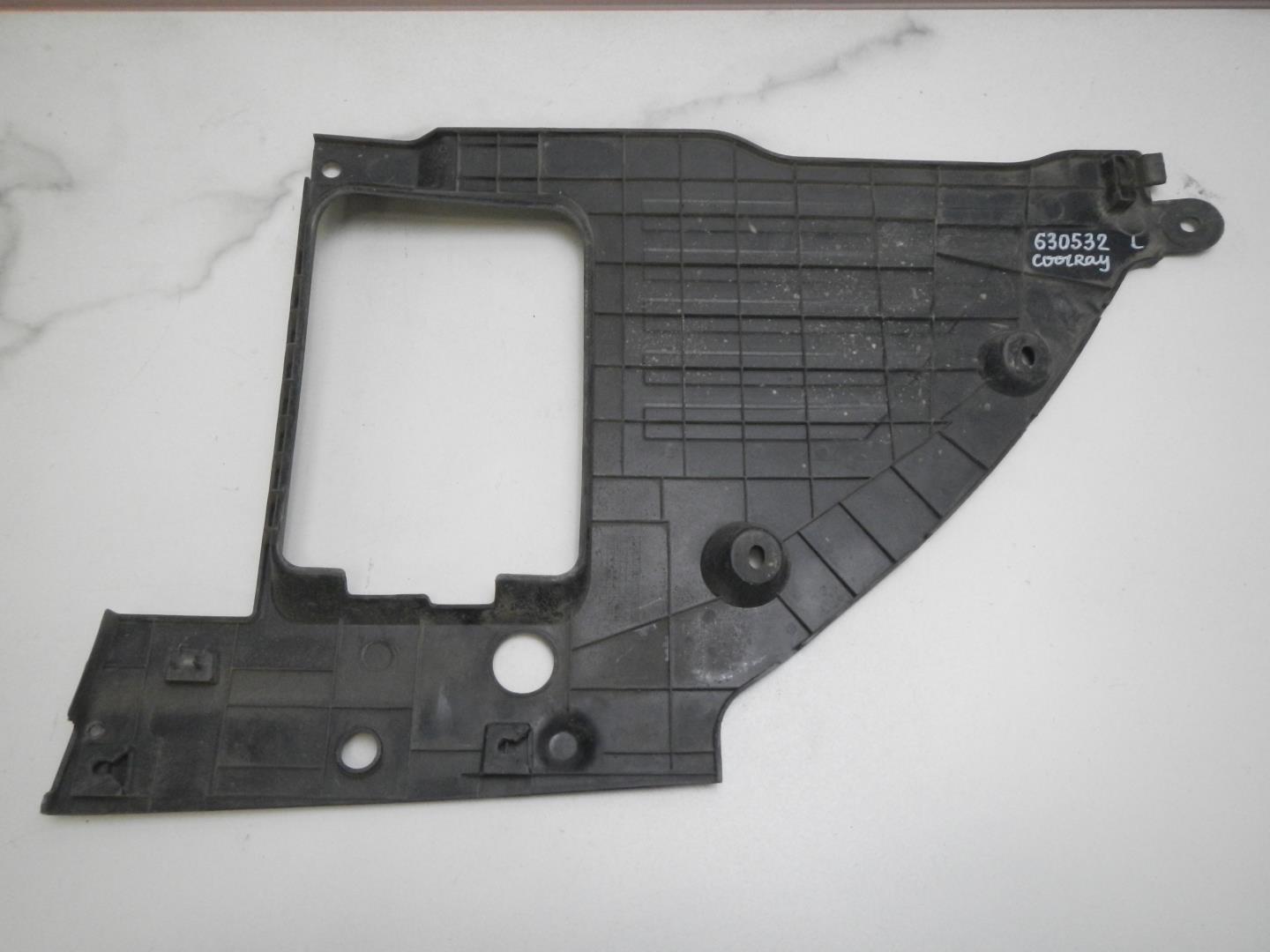 Кожух замка капота