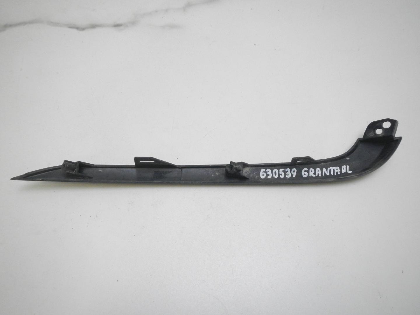 Молдинг переднего бампера левый