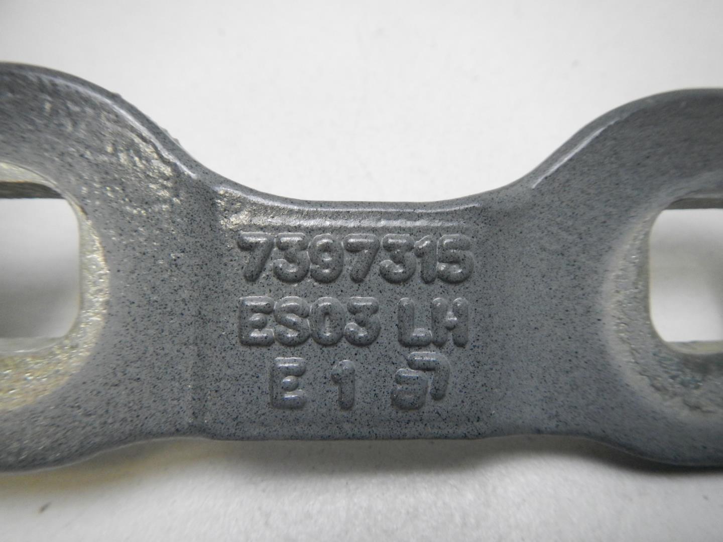 Петля крышки багажника