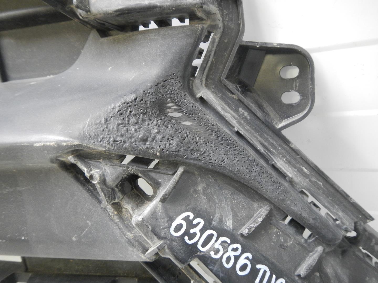 Решетка в бампер центральная