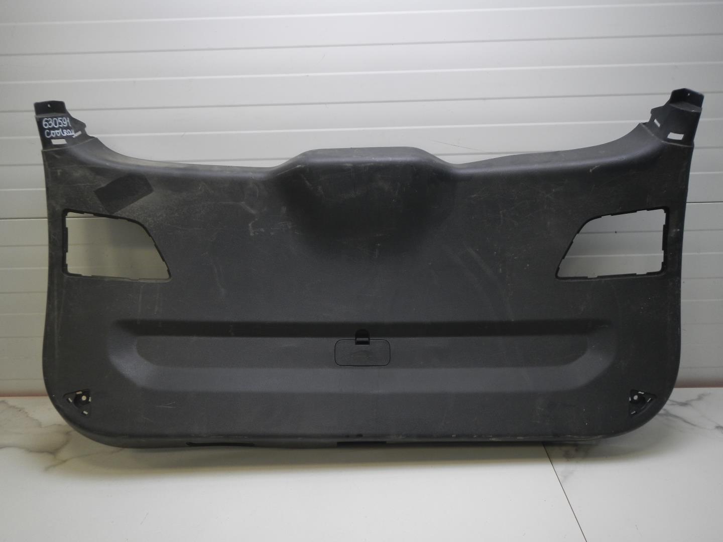 Обшивка двери багажника