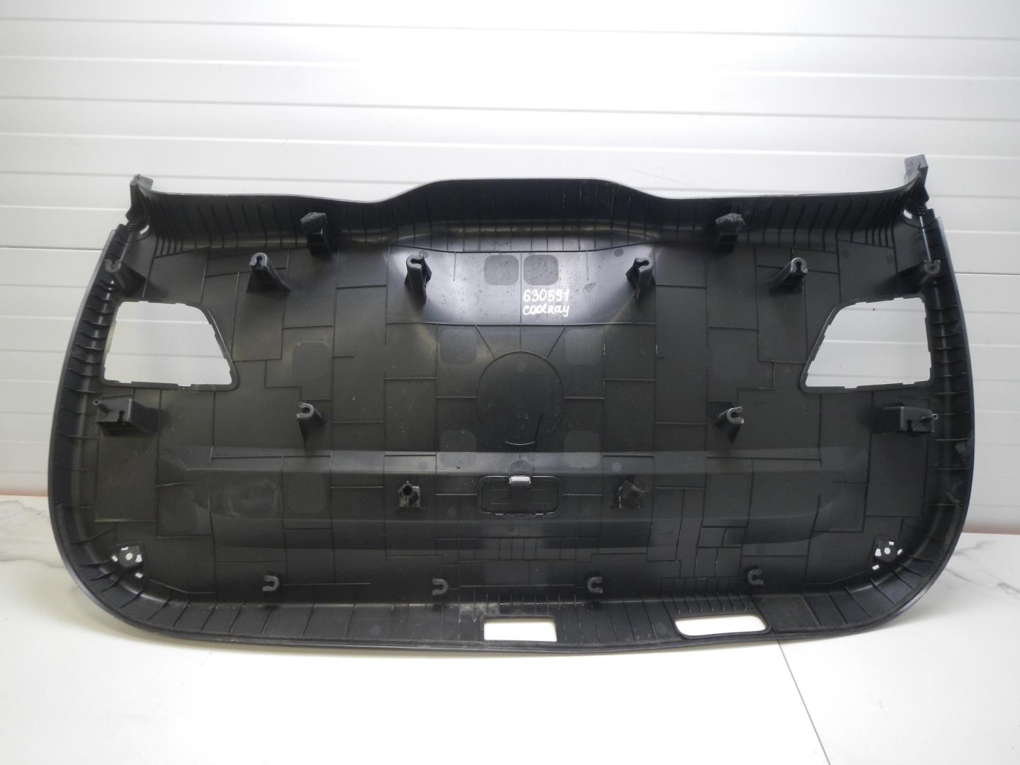 Обшивка двери багажника