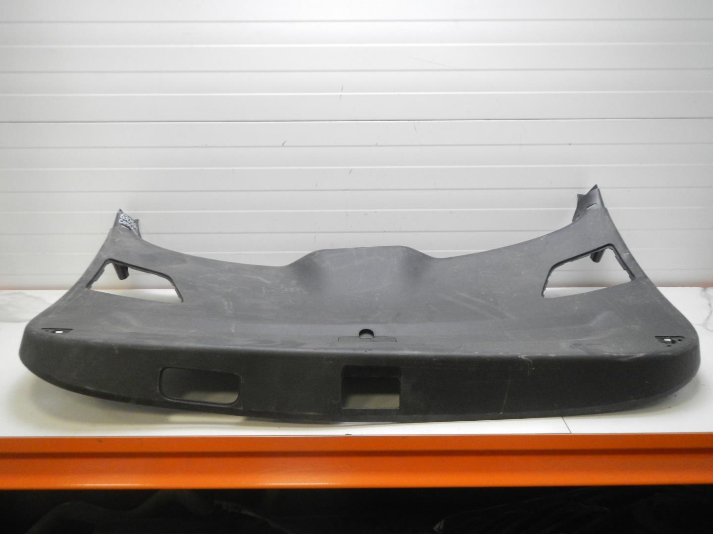 Обшивка двери багажника