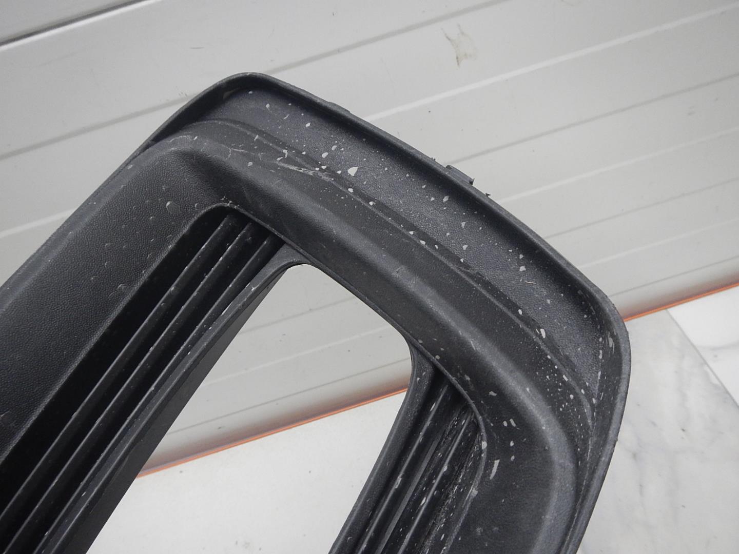 Решетка в бампер правая