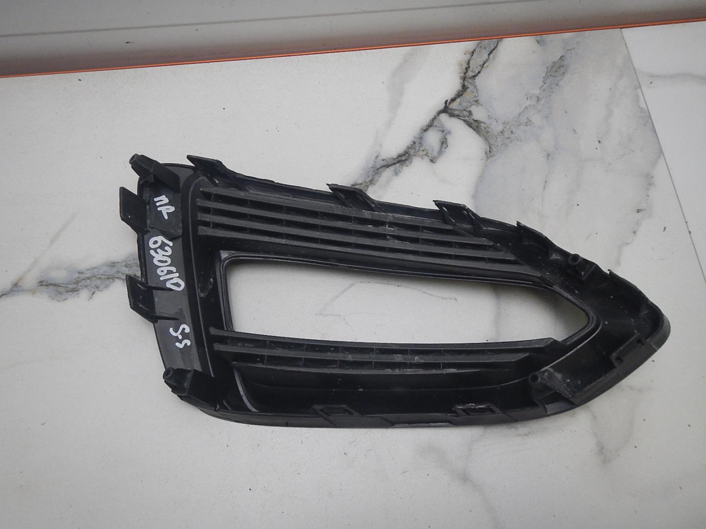 Решетка в бампер правая