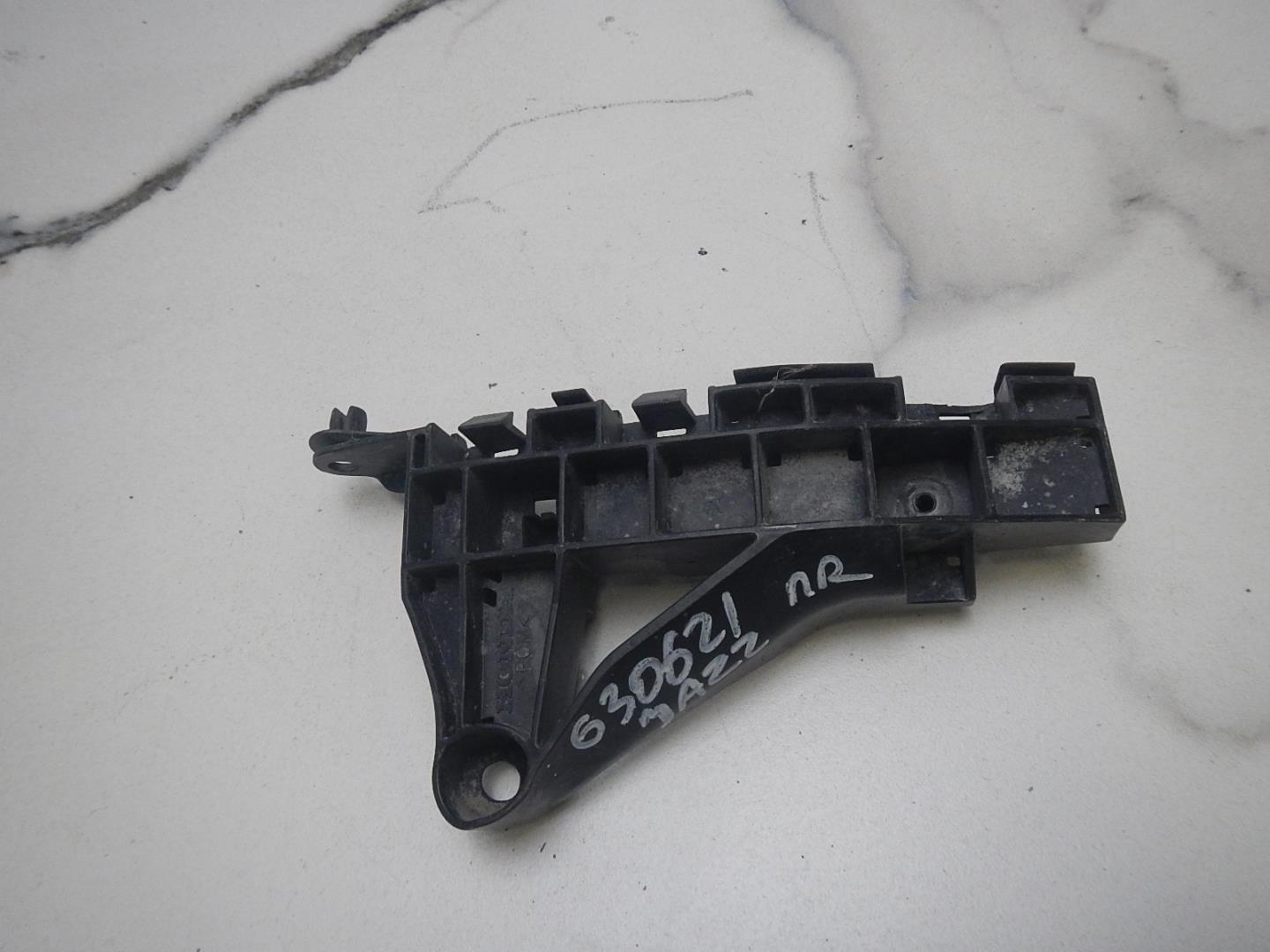 Кронштейн переднего бампера правый