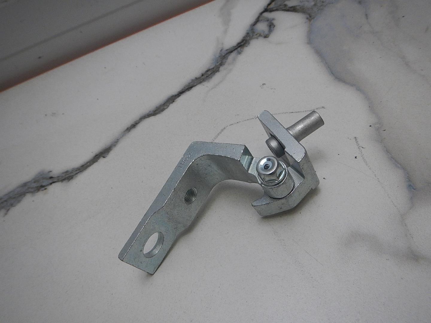 Петля двери передней правой верхняя