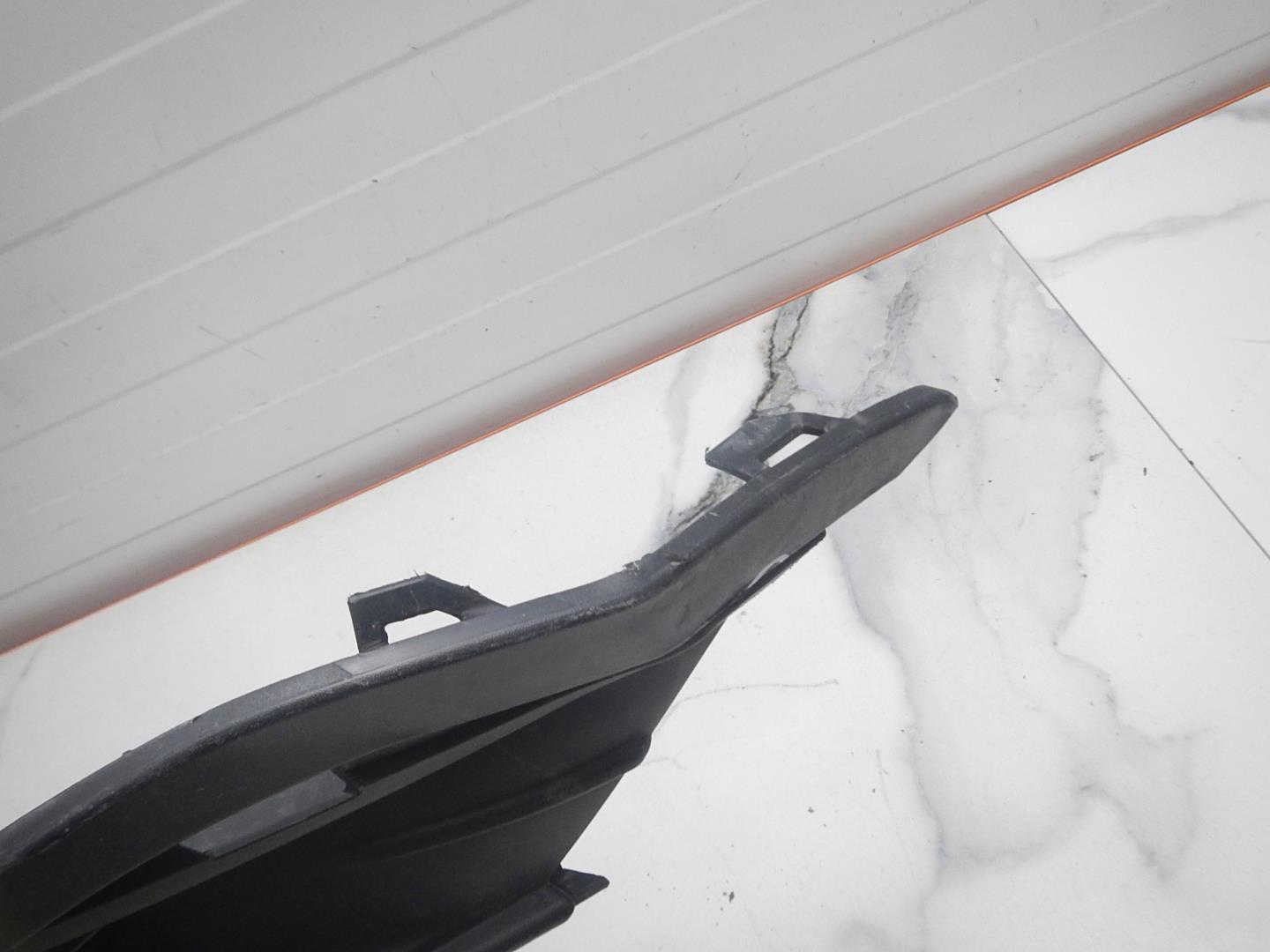 Решетка в бампер правая