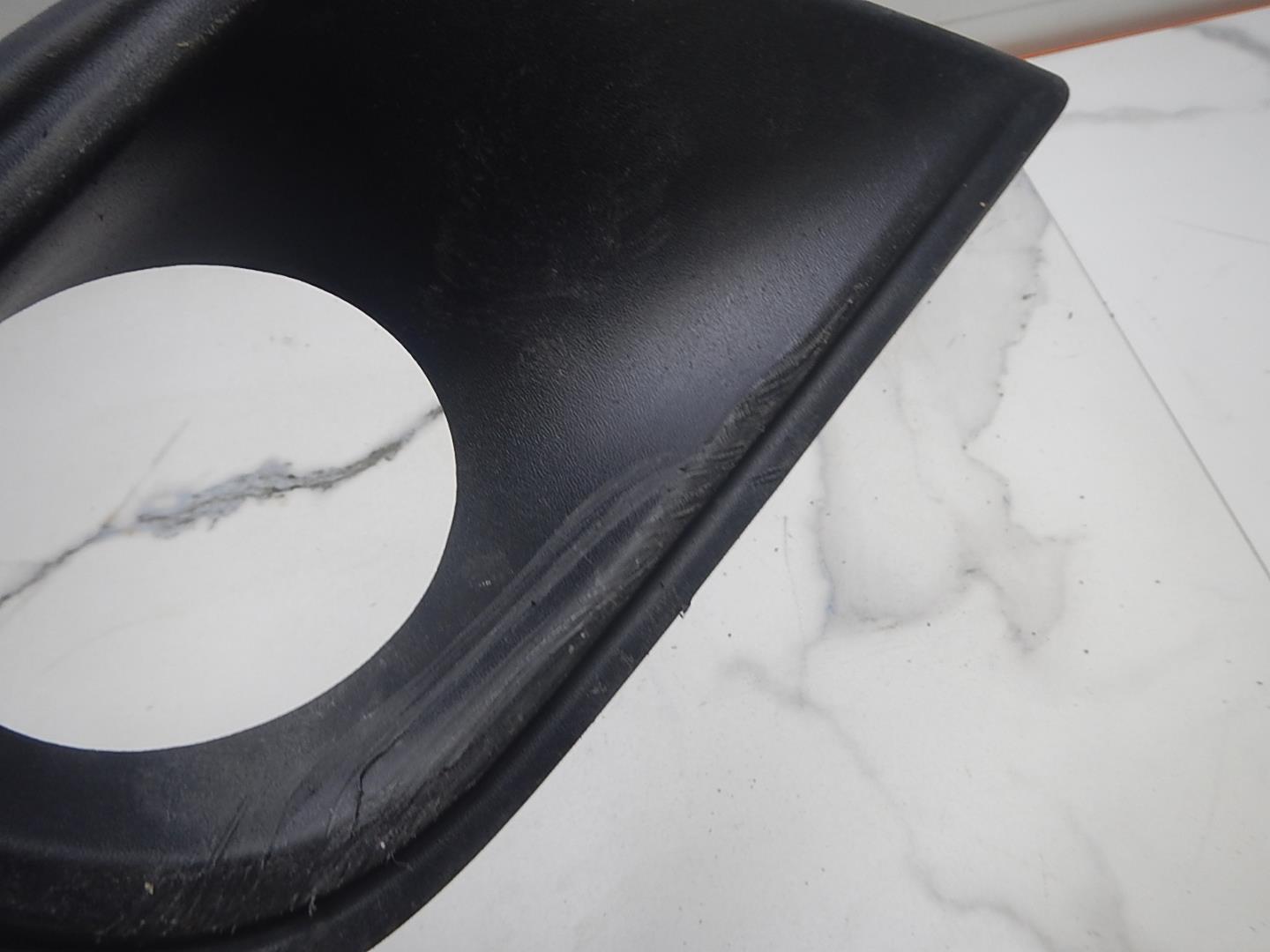 Рамка противотуманной фары левой