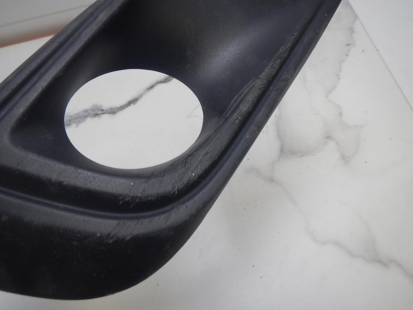 Рамка противотуманной фары левой