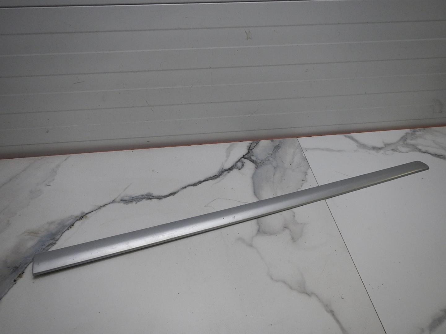 Молдинг передней левой двери