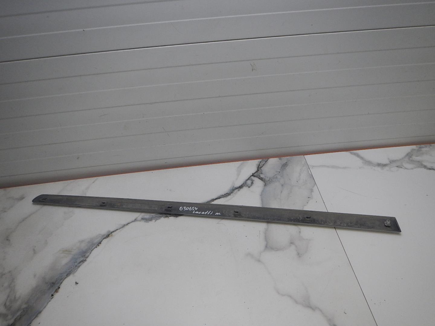 Молдинг передней левой двери