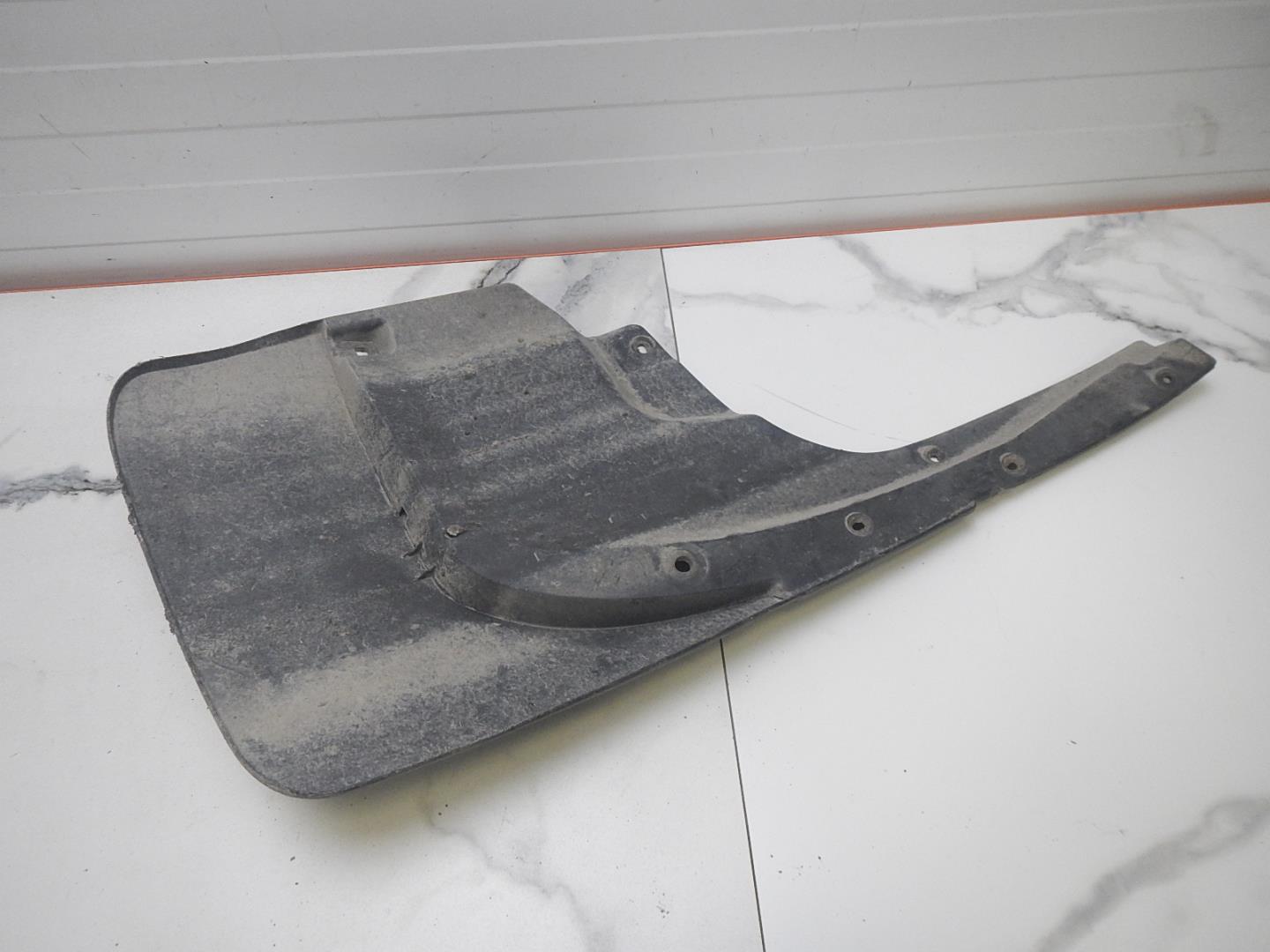 Брызговик задний левый