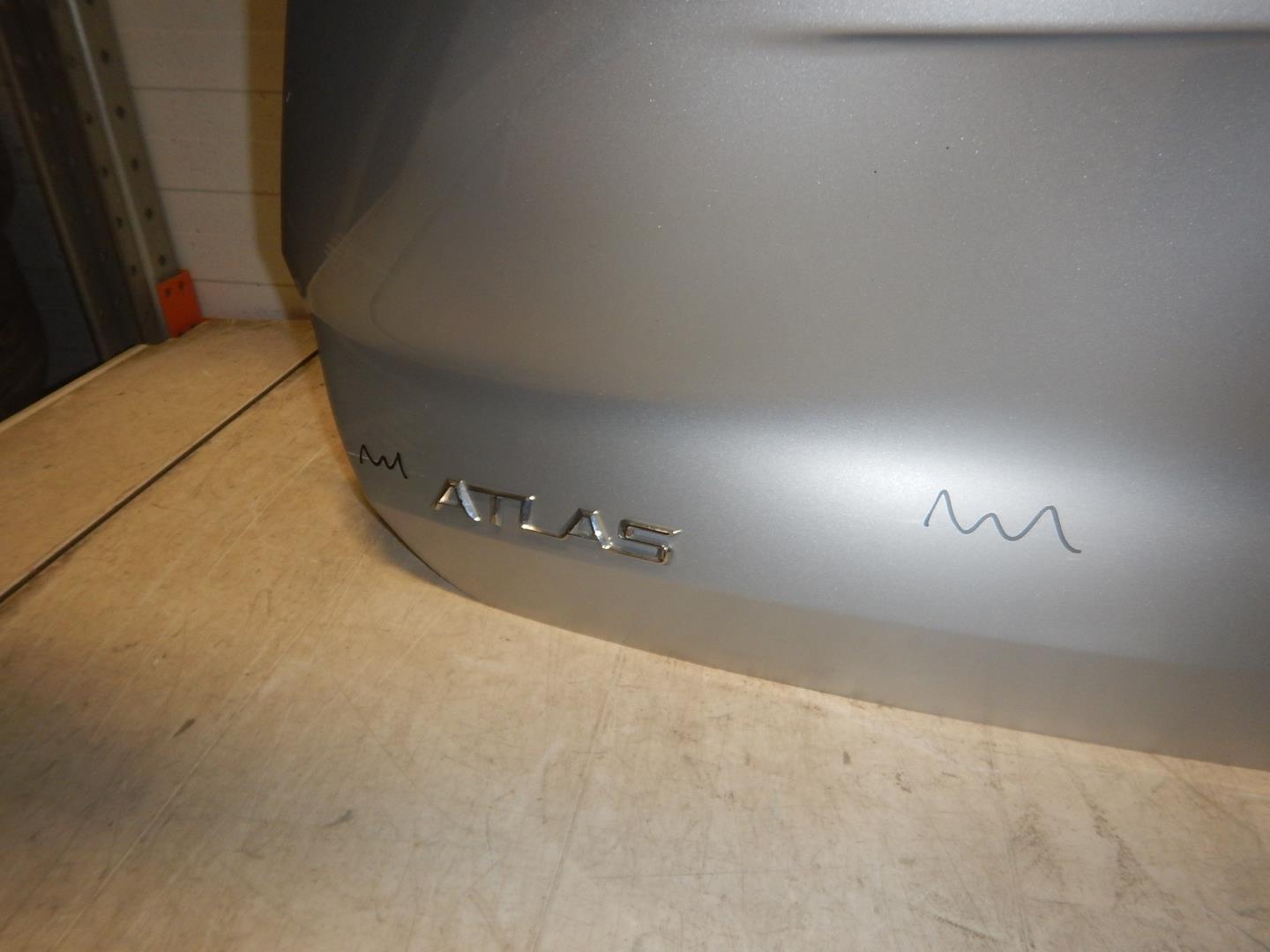 Дверь багажника