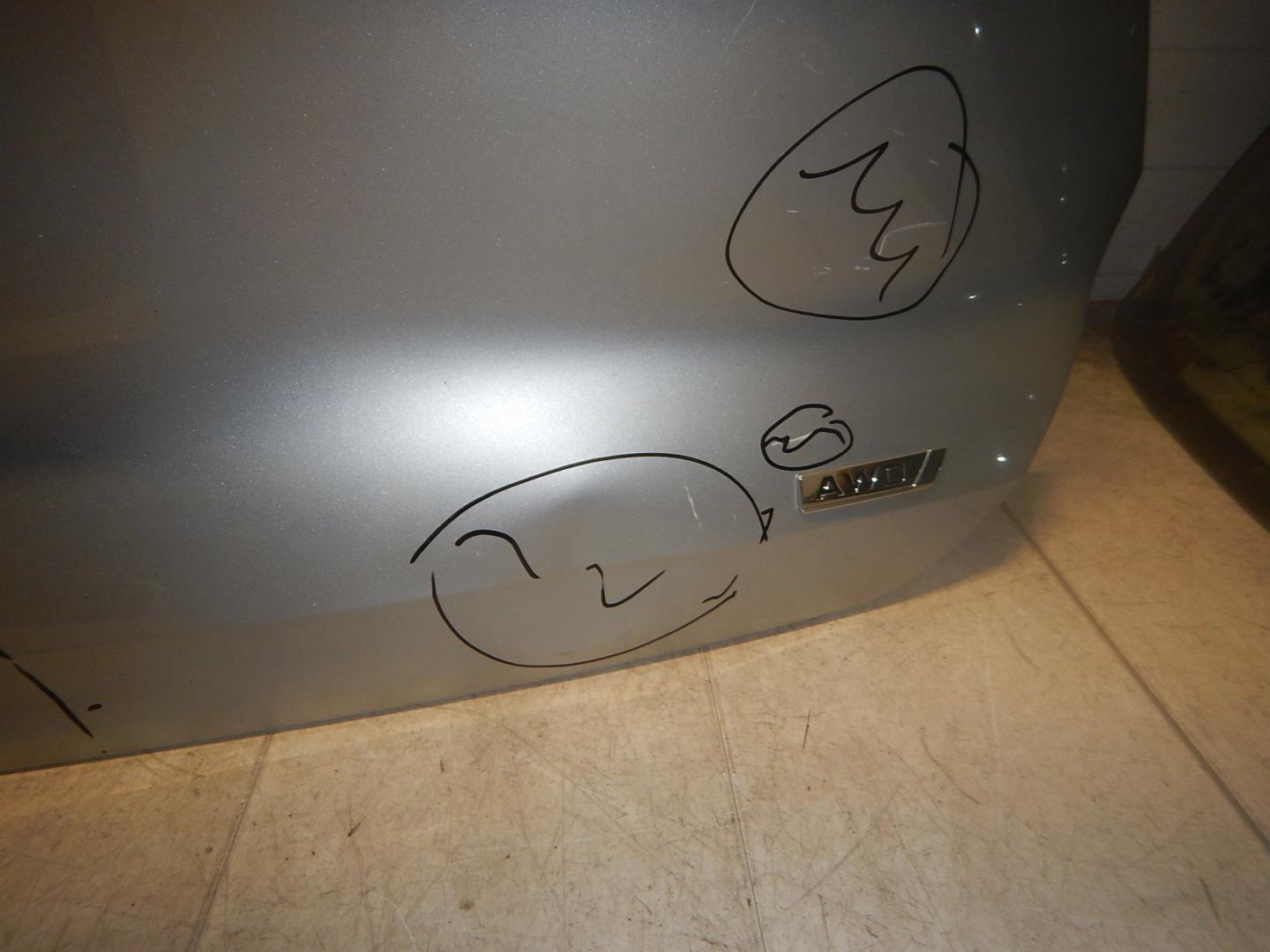 Дверь багажника