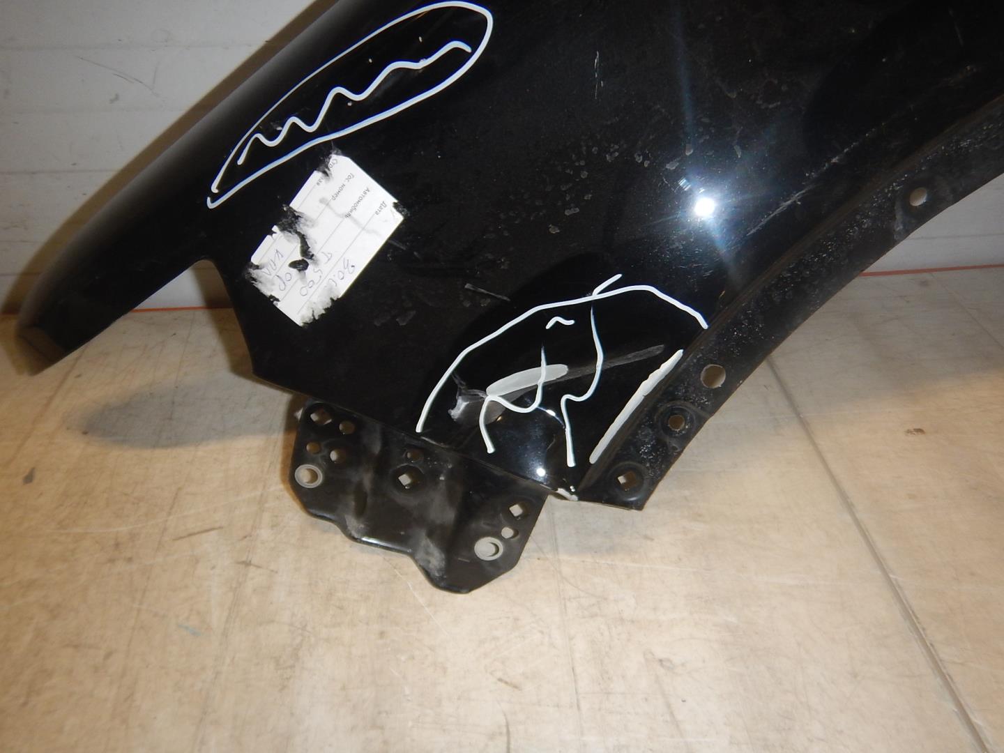 Крыло переднее левое