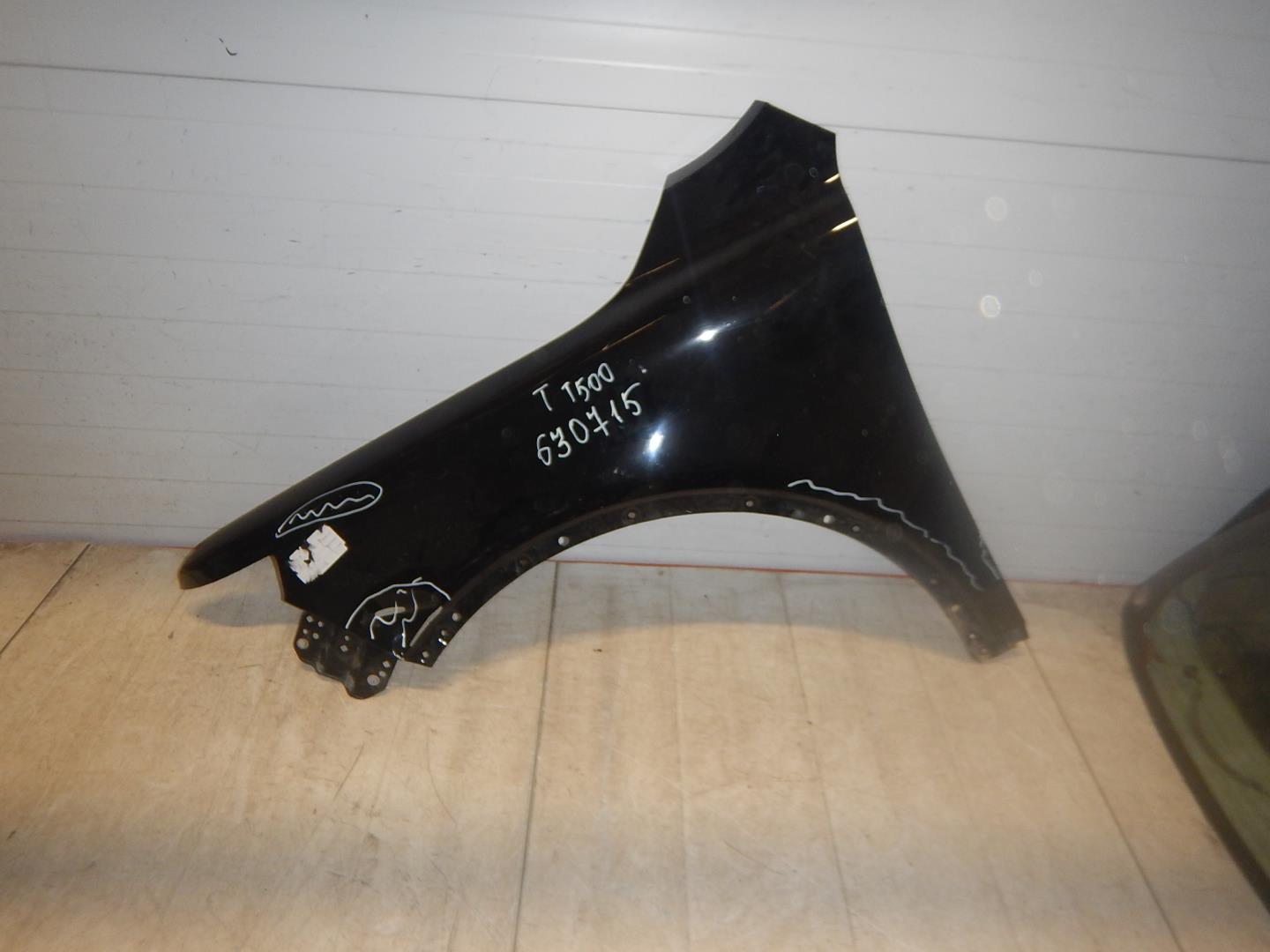 Крыло переднее левое