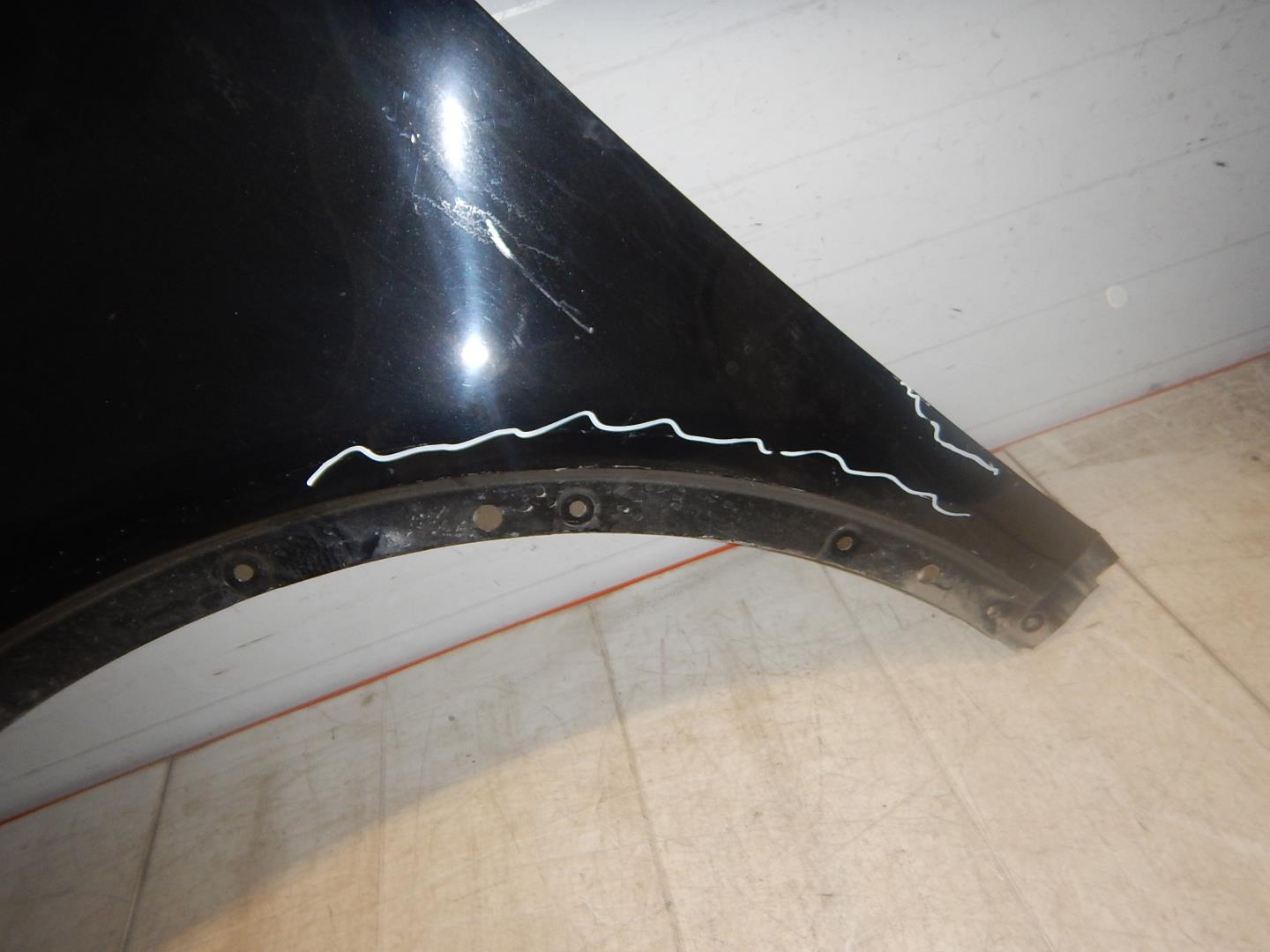 Крыло переднее левое