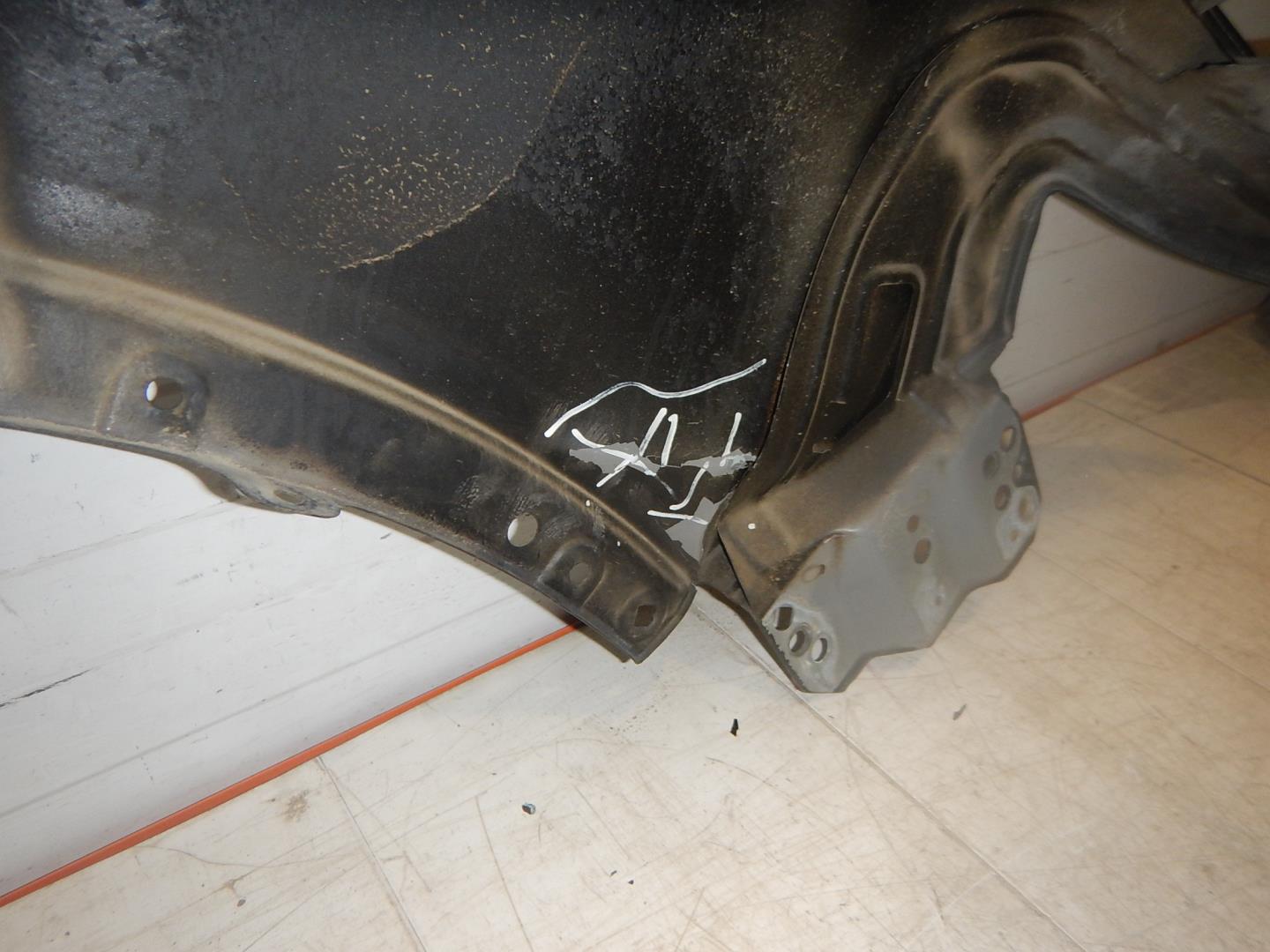 Крыло переднее левое