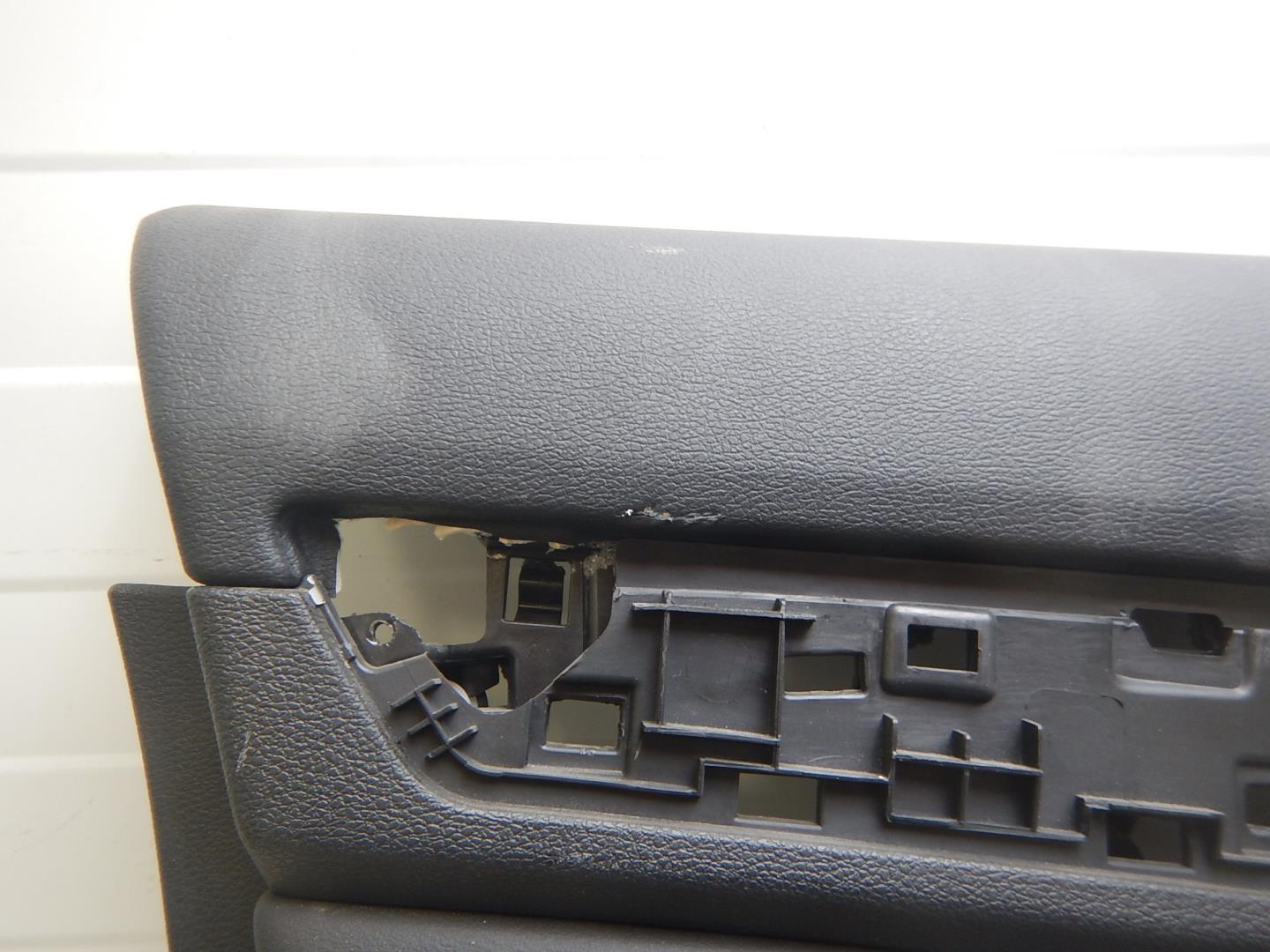 Обшивка двери передней левой